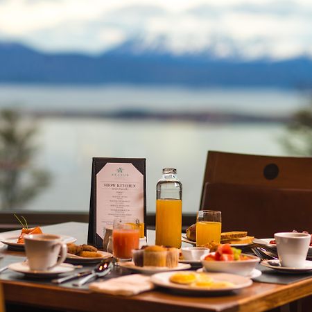 Arakur Ushuaia Resort & Spa Kültér fotó Breakfast at the Lake House