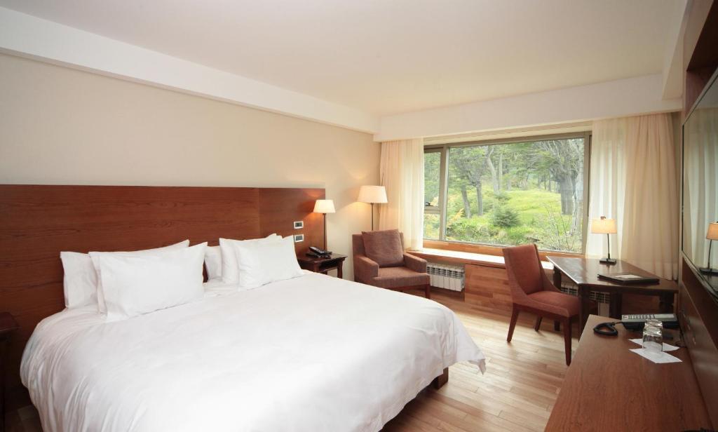 Arakur Ushuaia Resort & Spa Kültér fotó A room at the hotel