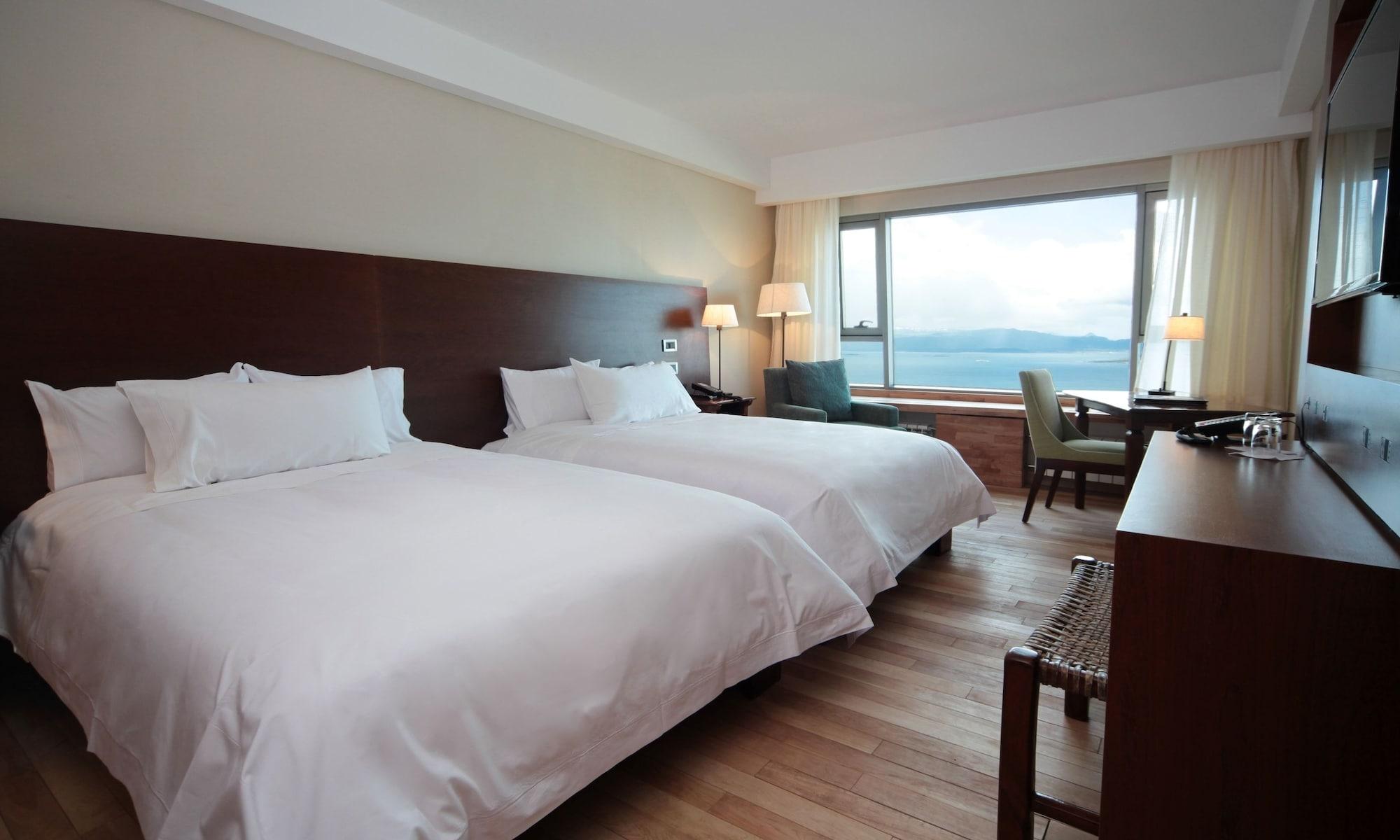 Arakur Ushuaia Resort & Spa Kültér fotó A room at the hotel