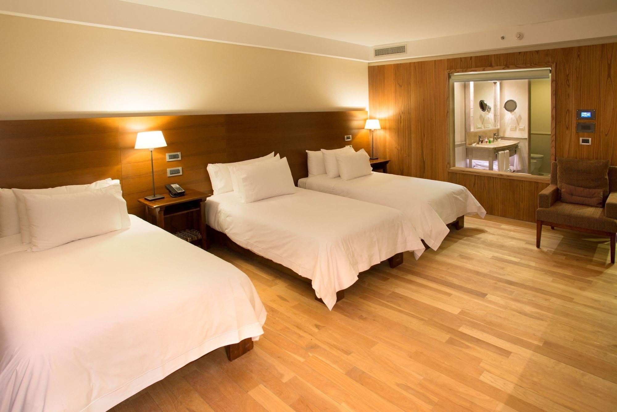 Arakur Ushuaia Resort & Spa Kültér fotó A room at the hotel