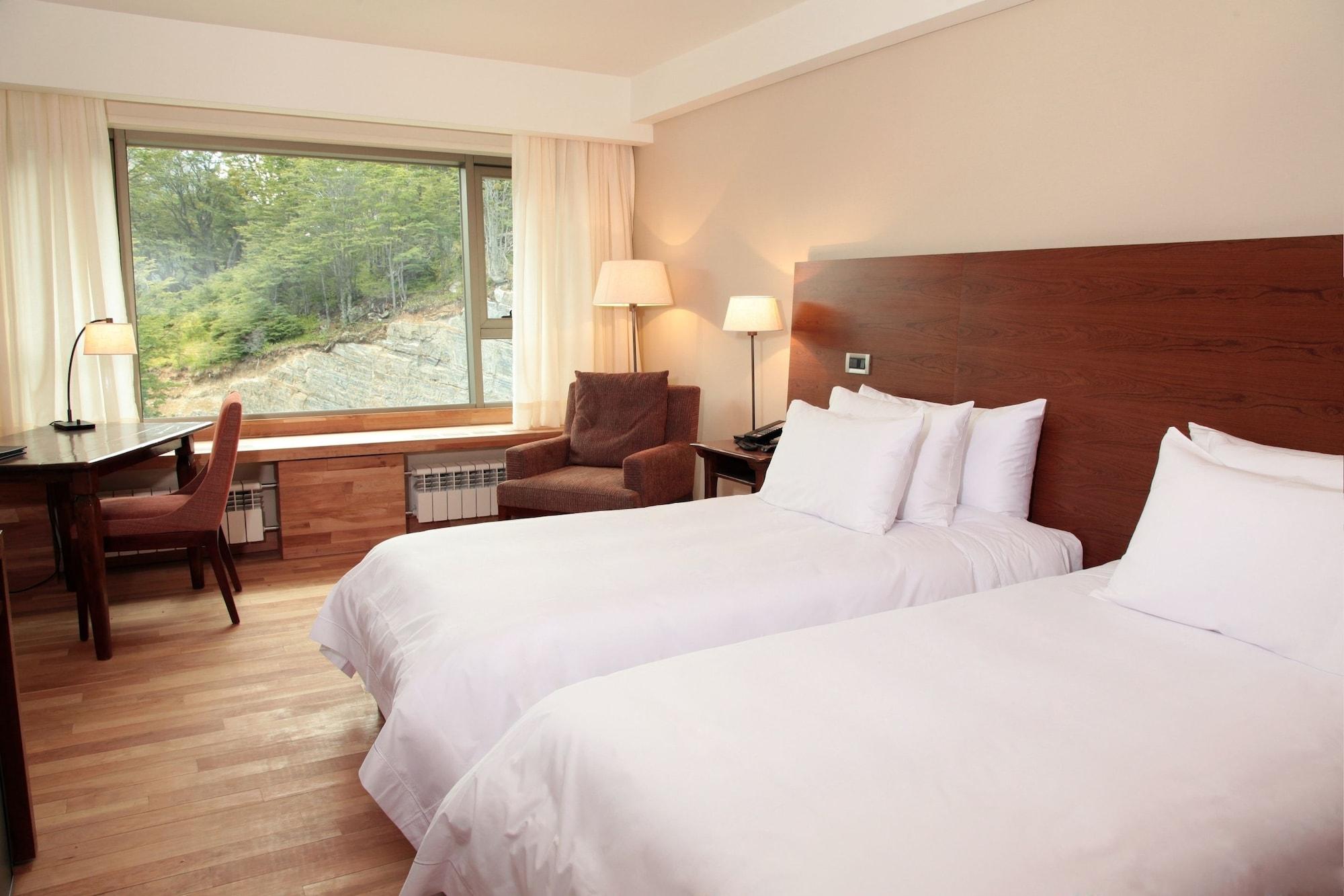 Arakur Ushuaia Resort & Spa Kültér fotó A room at the hotel