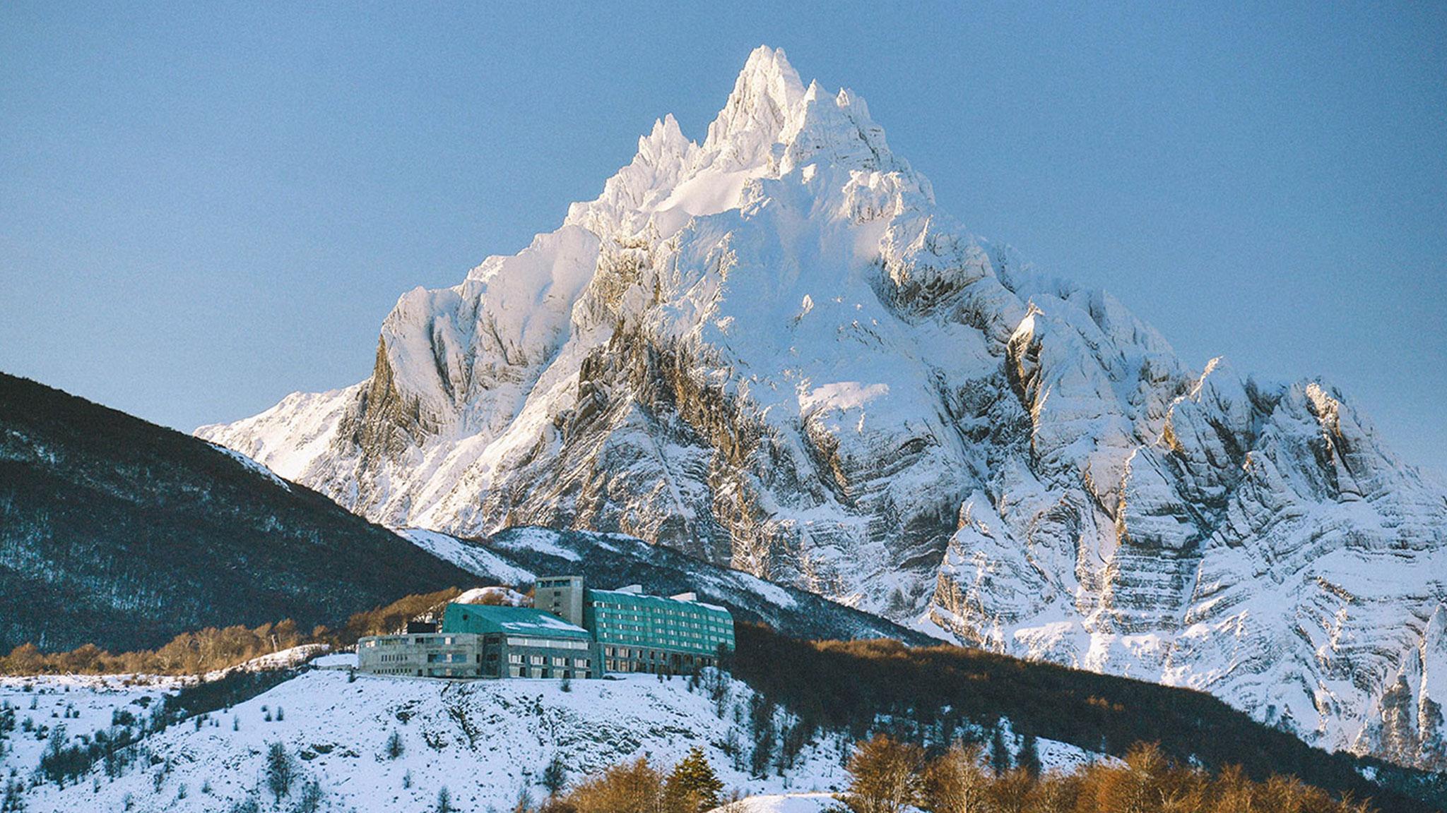Arakur Ushuaia Resort & Spa Kültér fotó The summit of Mount Manaslu