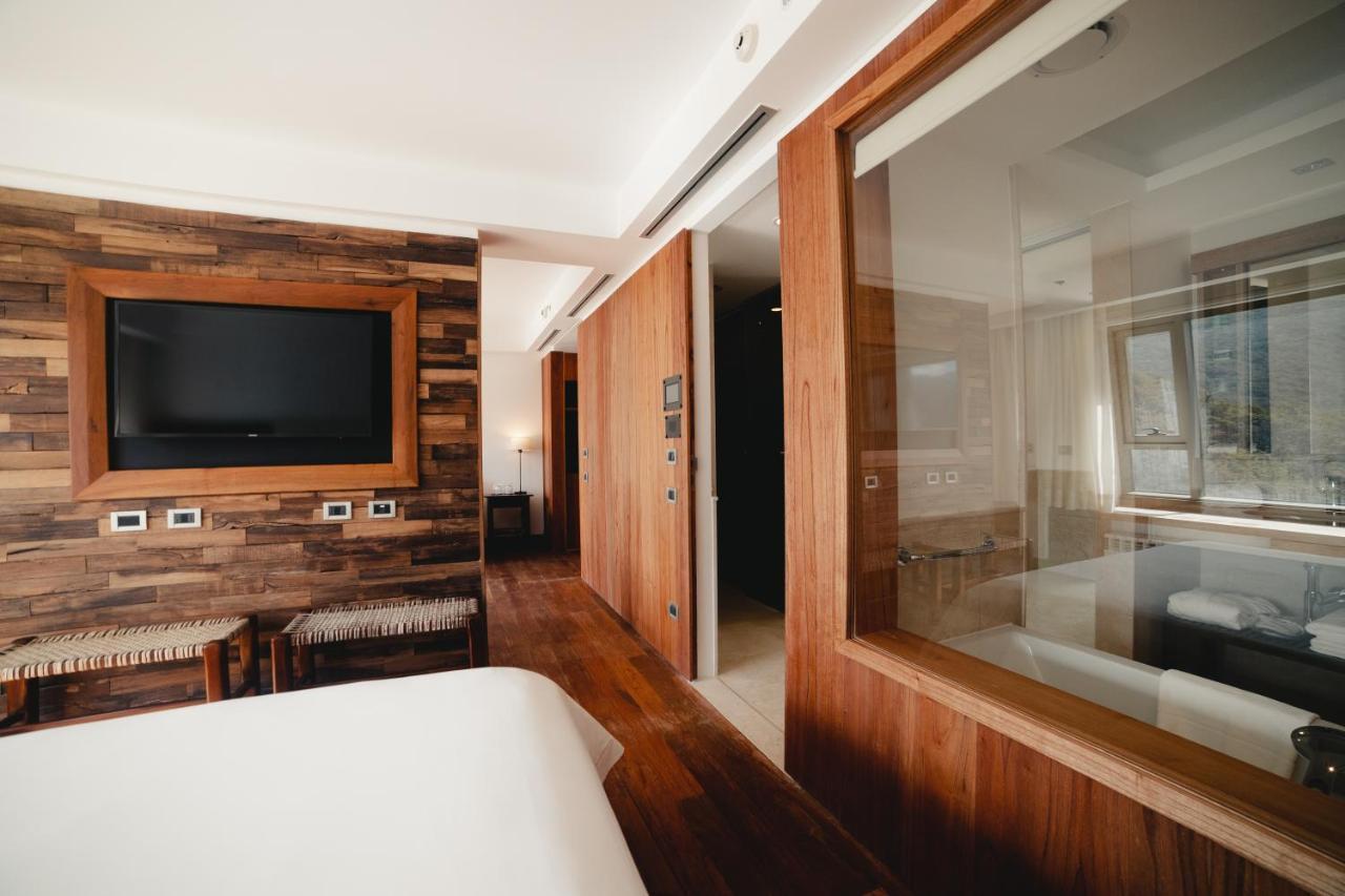 Arakur Ushuaia Resort & Spa Kültér fotó A sliding door