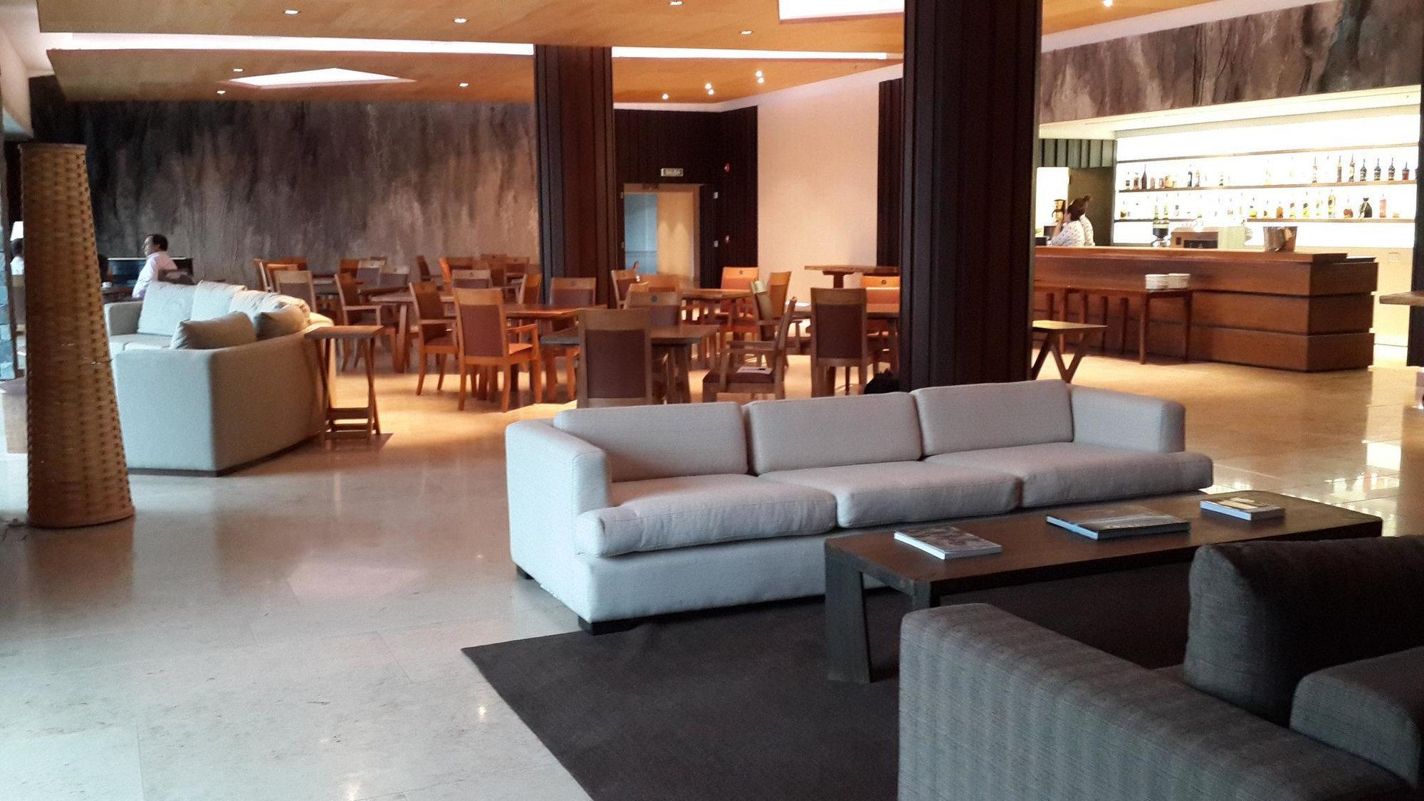 Arakur Ushuaia Resort & Spa Kültér fotó The lounge at the airport