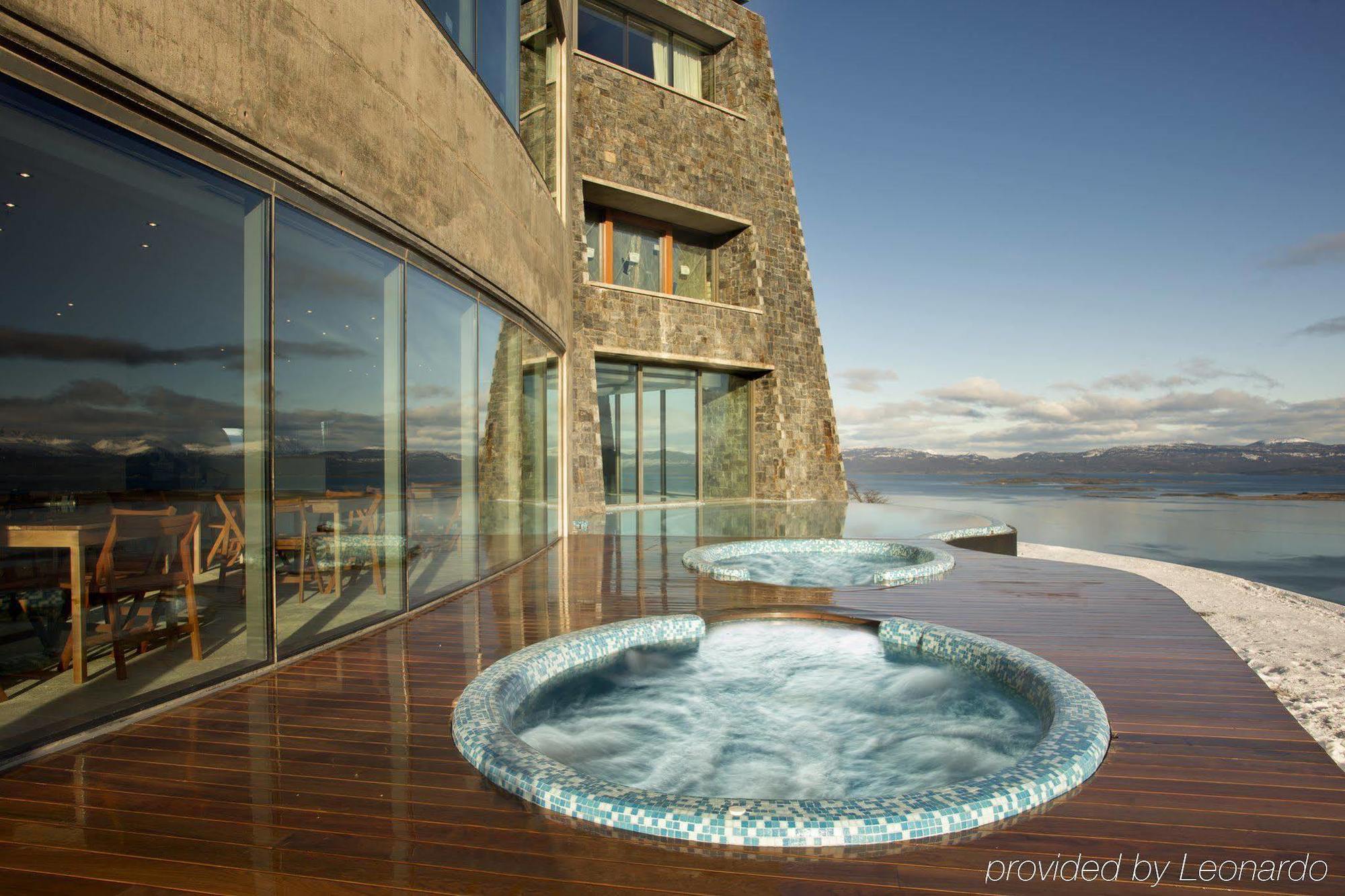 Arakur Ushuaia Resort & Spa Kültér fotó The hot tubs at the hotel