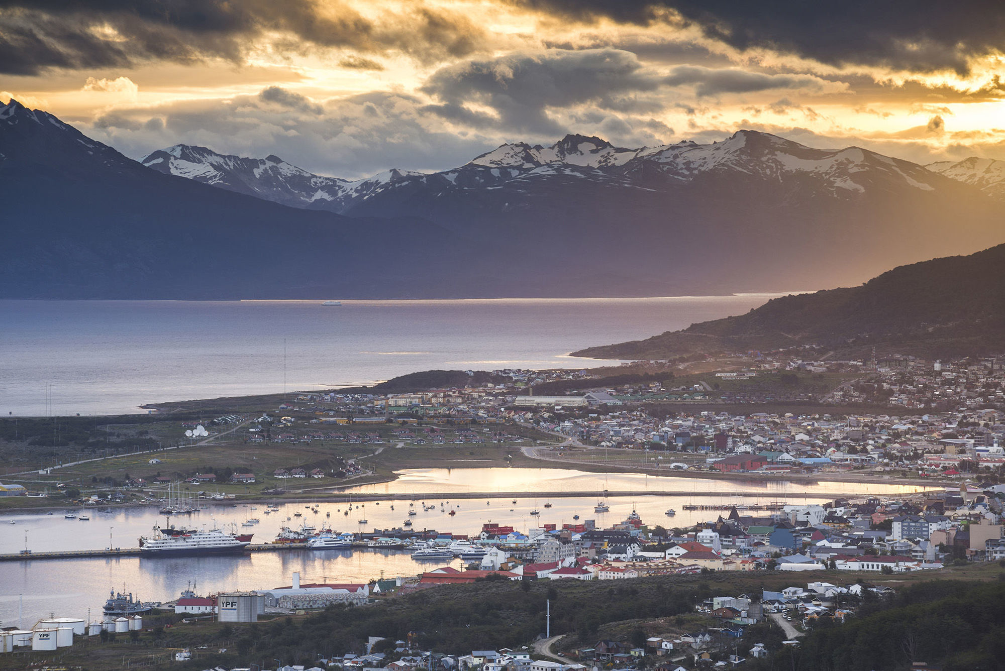 Arakur Ushuaia Resort & Spa Kültér fotó View of Ushuaia